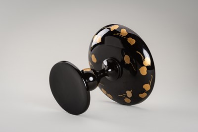 Lot 141 - A FINE LOT WITH SEVEN LACQUER ITEMS