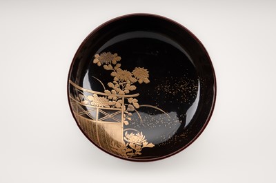 Lot 1567 - A LOT WITH FIVE LACQUER BOWLS AND COVERS AND SIX DISHES