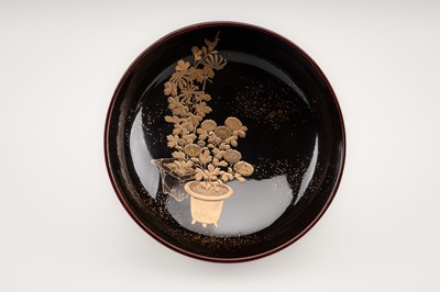 Lot 1567 - A LOT WITH FIVE LACQUER BOWLS AND COVERS AND SIX DISHES