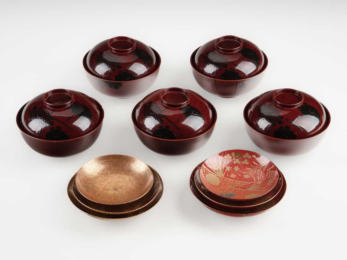 Lot 1567 - A LOT WITH FIVE LACQUER BOWLS AND COVERS AND SIX DISHES