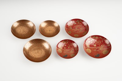 Lot 1567 - A LOT WITH FIVE LACQUER BOWLS AND COVERS AND SIX DISHES