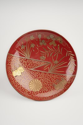 Lot 1567 - A LOT WITH FIVE LACQUER BOWLS AND COVERS AND SIX DISHES