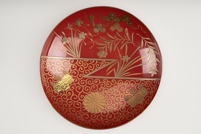 Lot 1567 - A LOT WITH FIVE LACQUER BOWLS AND COVERS AND SIX DISHES