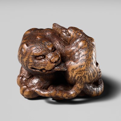 Lot 135 - KOKEI: A SUPERB WOOD NETSUKE OF A TIGER AND CUB