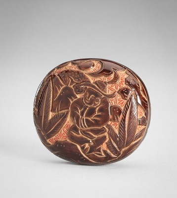 Lot 1761 - A LACQUERED WOOD MANJU NETSUKE WITH A CHINESE BOY