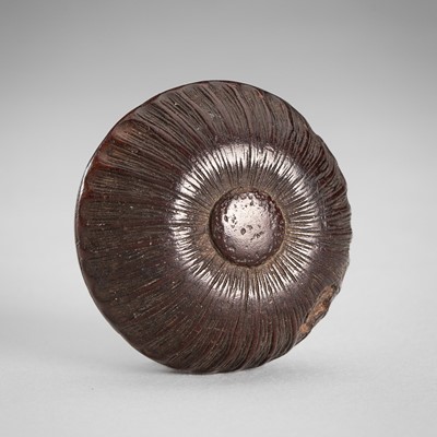 Lot 1579 - A FINE WOOD NETSUKE OF A CHRYSANTHEMUM FLOWER