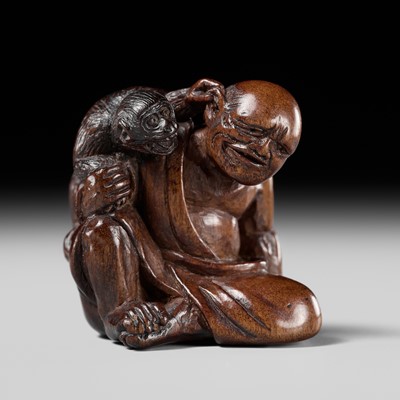 Lot 219 - MIWA: AN AMUSING WOOD NETSUKE OF A SARUMAWASHI WITH MONKEY