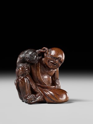 Lot 219 - MIWA: AN AMUSING WOOD NETSUKE OF A SARUMAWASHI WITH MONKEY