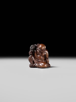 Lot 219 - MIWA: AN AMUSING WOOD NETSUKE OF A SARUMAWASHI WITH MONKEY