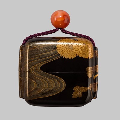 Lot 16 - A SINGLE-CASE TOGIDASHI LACQUER INRO DEPICTING CHRYSANTHEMUM BLOSSOMS BY A STREAM, ATTRIBUTED TO YOKOBUE