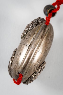 Lot 1439 - A MINIATURE SINGLE-CASE SILVER INRO DEPICTING CHERRY BLOSSOMS AND LEAVES