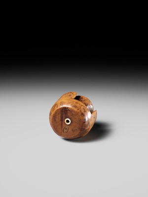 Lot 471 - MASAKAZU: A WOOD NETSUKE OF A TETSUBIN ON A HIBACHI