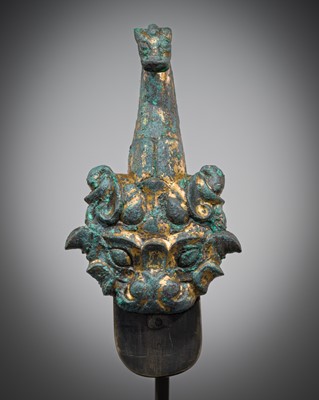 Lot 67 - A GILT BRONZE ‘TIGER’ BELT HOOK, GOU, HAN DYNASTY