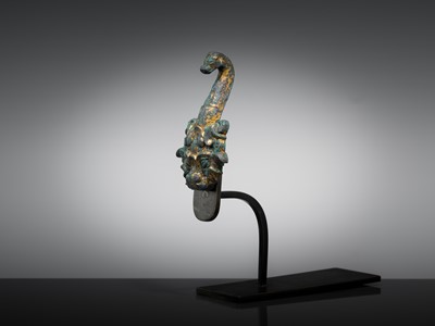 Lot 67 - A GILT BRONZE ‘TIGER’ BELT HOOK, GOU, HAN DYNASTY