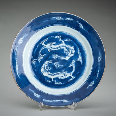 Lot 1740 - A BLUE AND WHITE DISH WITH TWIN DRAGONS, QING DYNASTY