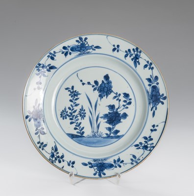 Lot 1138 - A BLUE AND WHITE PORCELAIN ‘FLORAL’ DISH, QING DYNASTY