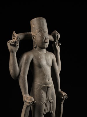 Lot 234 - AN IMPORTANT AND LARGE SANDSTONE FIGURE OF VISHNU, PRE-ANGKOR PERIOD, PHNOM DA STYLE