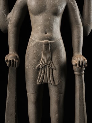 Lot 234 - AN IMPORTANT AND LARGE SANDSTONE FIGURE OF VISHNU, PRE-ANGKOR PERIOD, PHNOM DA STYLE