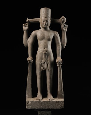 Lot 234 - AN IMPORTANT AND LARGE SANDSTONE FIGURE OF VISHNU, PRE-ANGKOR PERIOD, PHNOM DA STYLE