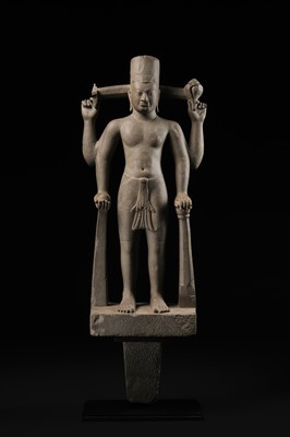 Lot 234 - AN IMPORTANT AND LARGE SANDSTONE FIGURE OF VISHNU, PRE-ANGKOR PERIOD, PHNOM DA STYLE