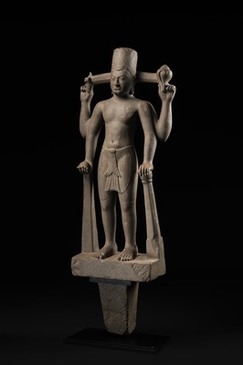 Lot 234 - AN IMPORTANT AND LARGE SANDSTONE FIGURE OF VISHNU, PRE-ANGKOR PERIOD, PHNOM DA STYLE