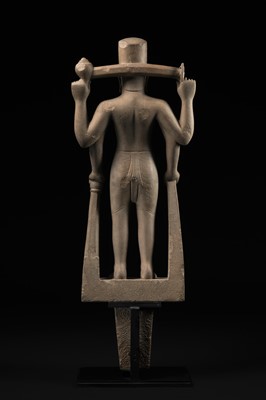 Lot 234 - AN IMPORTANT AND LARGE SANDSTONE FIGURE OF VISHNU, PRE-ANGKOR PERIOD, PHNOM DA STYLE