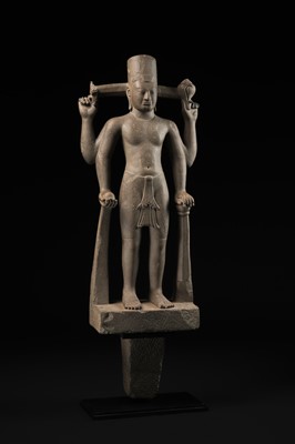 Lot 234 - AN IMPORTANT AND LARGE SANDSTONE FIGURE OF VISHNU, PRE-ANGKOR PERIOD, PHNOM DA STYLE