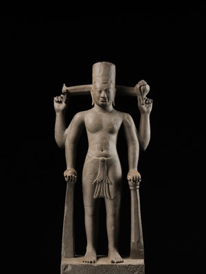 Lot 234 - AN IMPORTANT AND LARGE SANDSTONE FIGURE OF VISHNU, PRE-ANGKOR PERIOD, PHNOM DA STYLE