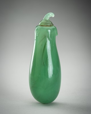 Lot 1773 - A ‘JADE IMITATION’ GLASS SNUFF BOTTLE IN THE FORM OF AN EGGPLANT, c. 1930s