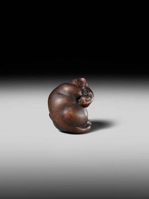 Lot 149 - MASAKAZU: A MASTERFUL WOOD NETSUKE OF A RAT GROOMING ITSELF