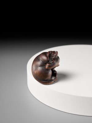 Lot 149 - MASAKAZU: A MASTERFUL WOOD NETSUKE OF A RAT GROOMING ITSELF