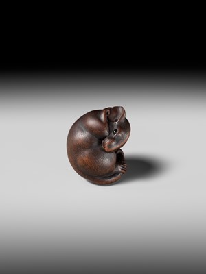 Lot 149 - MASAKAZU: A MASTERFUL WOOD NETSUKE OF A RAT GROOMING ITSELF