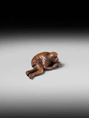 Lot 222 - JOBUN: A SUPERB WOOD NETSUKE OF A RECLINING MONKEY