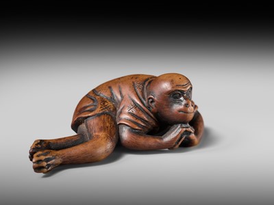 Lot 222 - JOBUN: A SUPERB WOOD NETSUKE OF A RECLINING MONKEY