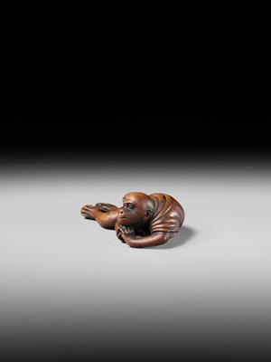 Lot 222 - JOBUN: A SUPERB WOOD NETSUKE OF A RECLINING MONKEY