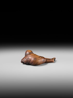 Lot 222 - JOBUN: A SUPERB WOOD NETSUKE OF A RECLINING MONKEY