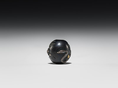 Lot 429 - A FINE MIXED METAL OJIME WITH SNAKE