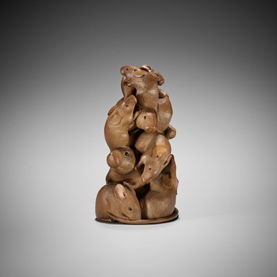 Lot 307 - ITSUMIN: A FINE WOOD OKIMONO OF NUMEROUS RATS