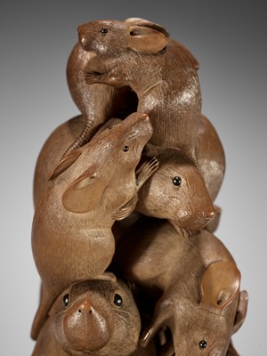 Lot 307 - ITSUMIN: A FINE WOOD OKIMONO OF NUMEROUS RATS