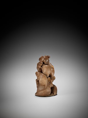 Lot 307 - ITSUMIN: A FINE WOOD OKIMONO OF NUMEROUS RATS