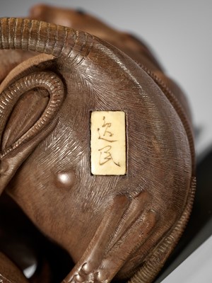 Lot 307 - ITSUMIN: A FINE WOOD OKIMONO OF NUMEROUS RATS