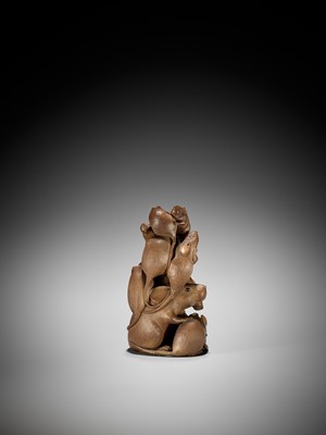 Lot 307 - ITSUMIN: A FINE WOOD OKIMONO OF NUMEROUS RATS