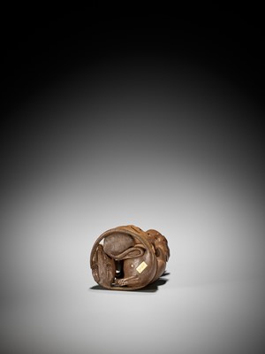 Lot 307 - ITSUMIN: A FINE WOOD OKIMONO OF NUMEROUS RATS