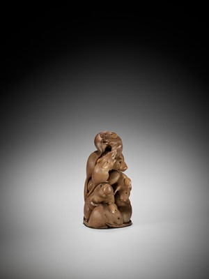 Lot 307 - ITSUMIN: A FINE WOOD OKIMONO OF NUMEROUS RATS