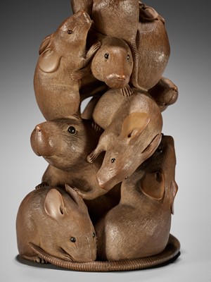 Lot 307 - ITSUMIN: A FINE WOOD OKIMONO OF NUMEROUS RATS