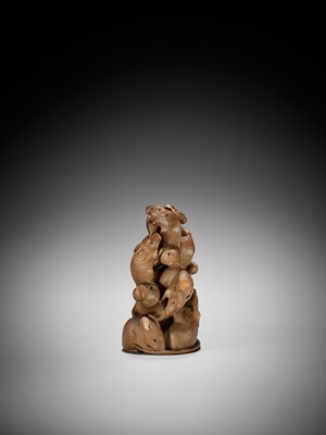 Lot 307 - ITSUMIN: A FINE WOOD OKIMONO OF NUMEROUS RATS