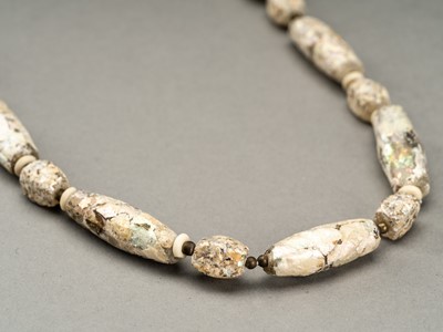 Lot 1290 - A FINE NECKLACE WITH IRIDESCENT MIDDLE EASTERN GLASS BEADS