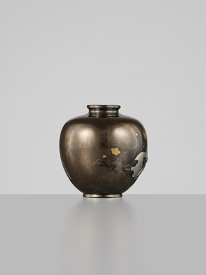 Lot 61 - A RARE INLAID SHIBUICHI VASE DEPICTING A CAT