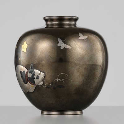 Lot 61 - A RARE INLAID SHIBUICHI VASE DEPICTING A CAT