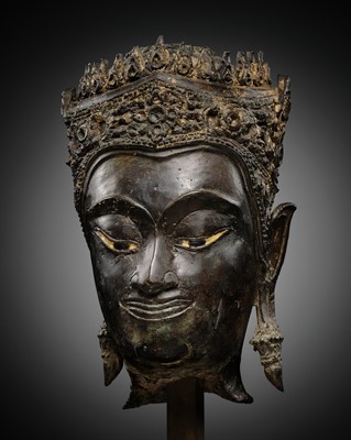 Lot 432 - A BRONZE HEAD OF BUDDHA, AYUTTHAYA KINGDOM, 17TH CENTURY